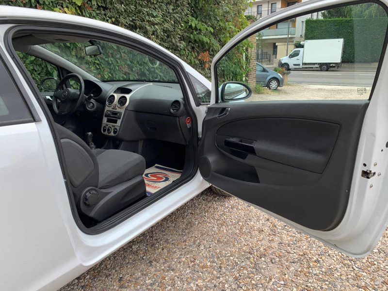 OPEL CORSA 1.0 TWINPORT 65 ESSENTIA 2010