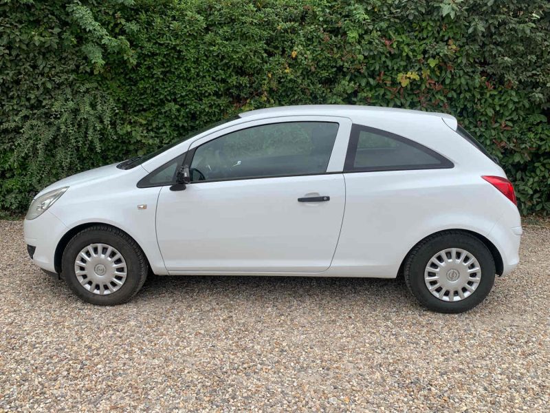 OPEL CORSA 1.0 TWINPORT 65 ESSENTIA 2010
