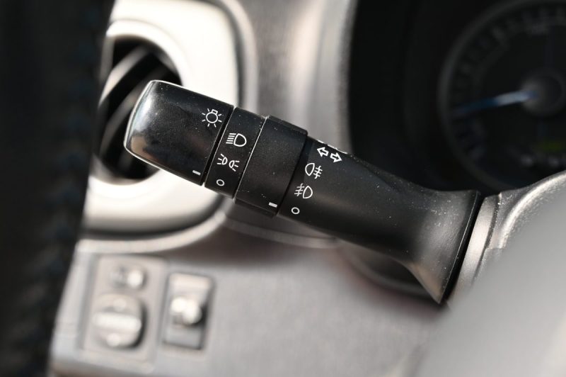 TOYOTA YARIS 100H DYNAMIC 2013