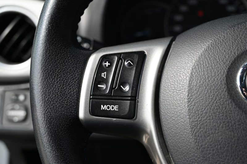 TOYOTA YARIS 100H DYNAMIC 2013