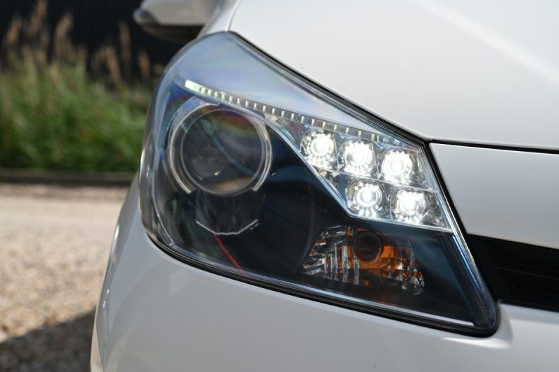 TOYOTA YARIS 100H DYNAMIC 2013