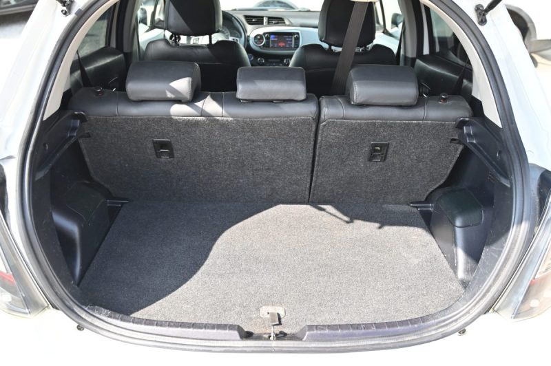 TOYOTA YARIS 100H DYNAMIC 2013