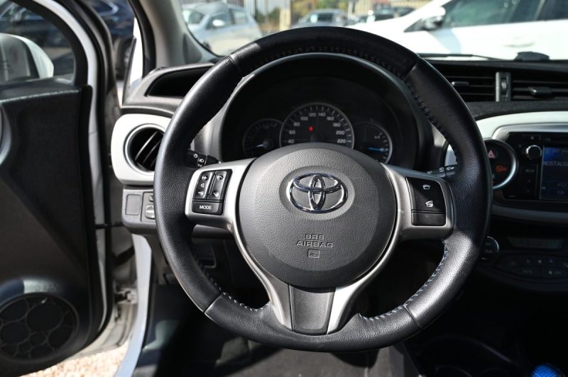 TOYOTA YARIS 100H DYNAMIC 2013