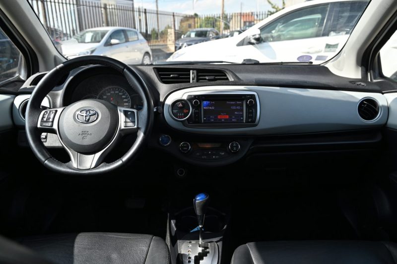 TOYOTA YARIS 100H DYNAMIC 2013