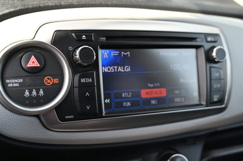 TOYOTA YARIS 100H DYNAMIC 2013