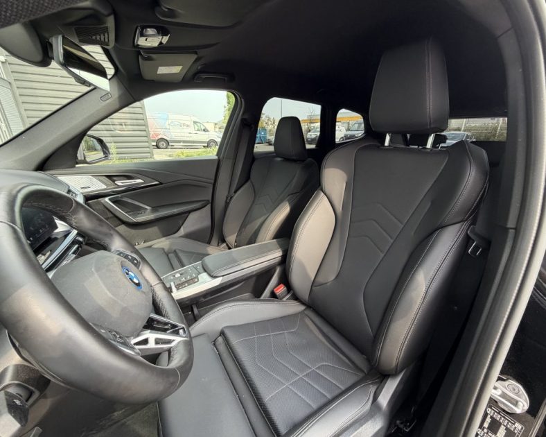 BMW IX1 XDrive30 M Sport 313 ch - LED - Apple CarPlay - Jantes M SPORT - Caméra 