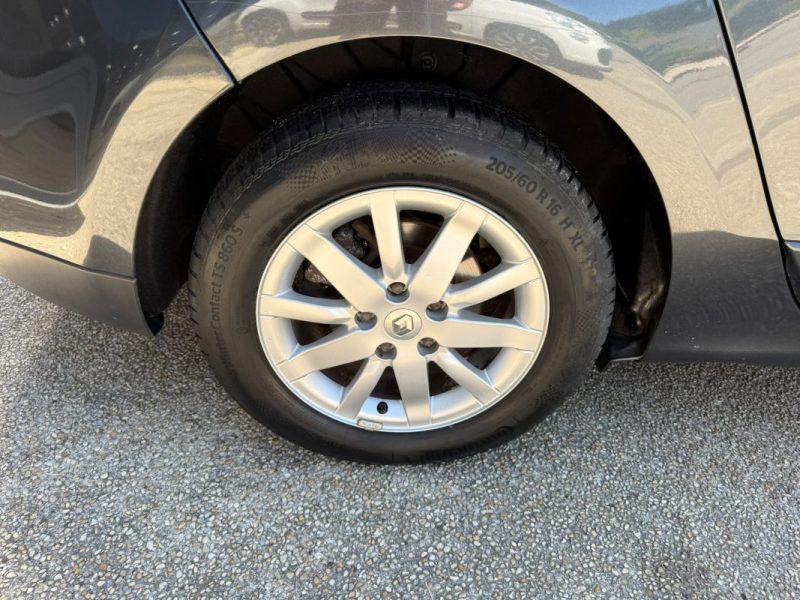Renault Grand Scenic III 1.5 DCi 110Ch Privilège - Boîte automatique 