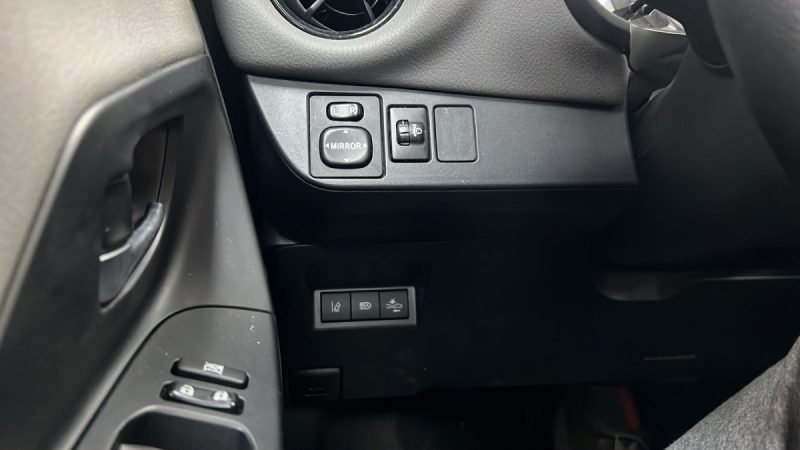 TOYOTA YARIS FRANCE BUSINESS AUTO 100cv HYBRIDE/1 ERE MAIN/TVA RECUPERABLE