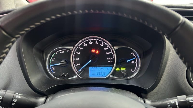 TOYOTA YARIS FRANCE BUSINESS AUTO 100cv HYBRIDE/1 ERE MAIN/TVA RECUPERABLE