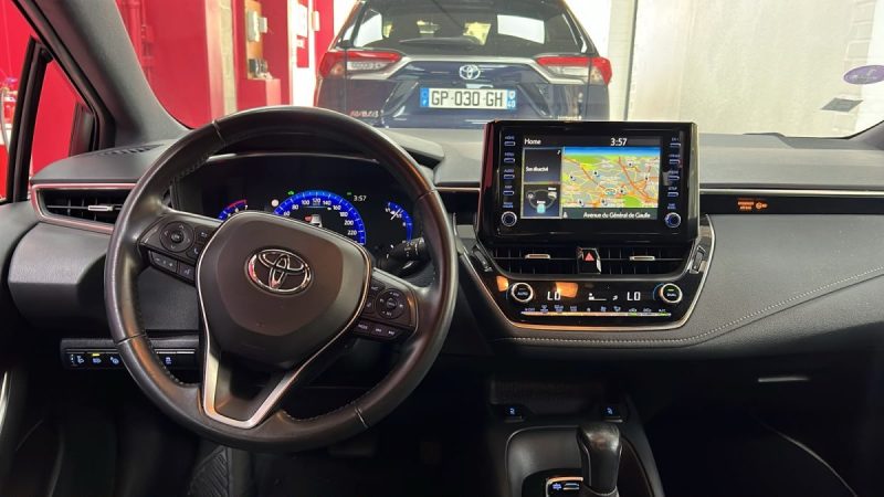 TOYOTA COROLLA BERLINE HYBRIDE 1.8 DYNAMIC BUSINESS 122cv/1 ERE MAIN/TVA RECUPERABLE