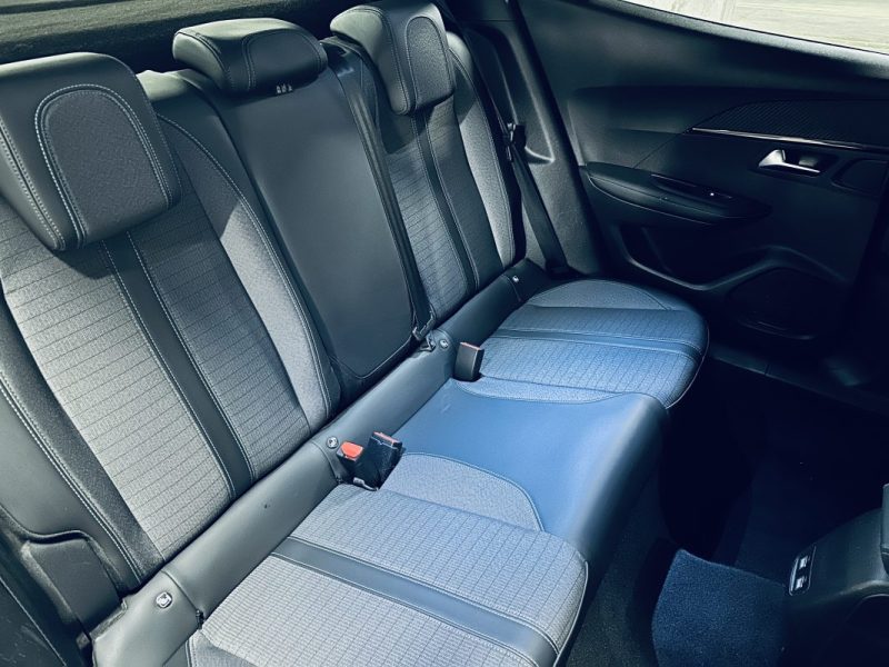 PEUGEOT 2008 1.5 BLUE HDI 130 ALLURE Business EAT8