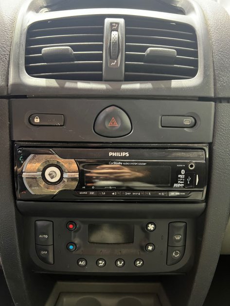 RENAULT CLIO LUXE PRIVILEGE 1.4 16V 2004, Climatisation, Régulateur de vitesse 