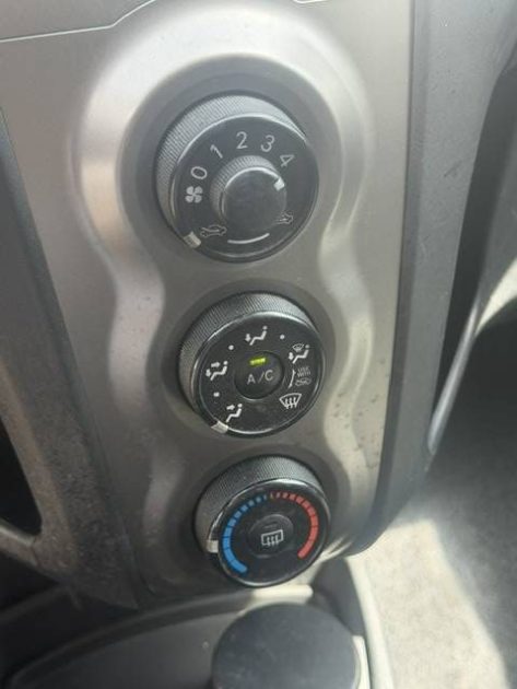 TOYOTA YARIS 1.0 VVTI ICOOL 2010 - Climatisation - Premier Main - SUIVIT TOYOTA