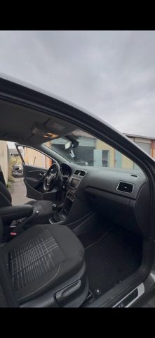 VOLKSWAGEN POLO 1.2 TSI 90 CONFORTLINE 2015