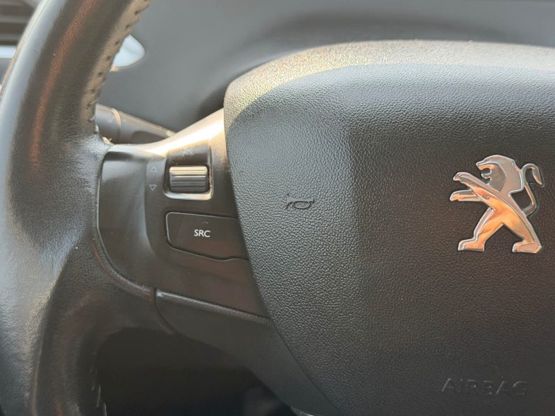 Peugeot 208 1.6 VTi 120ch Feline - Clim - Régulateur - Gps - Bluetooth - Révisée & Garantie 6 mois