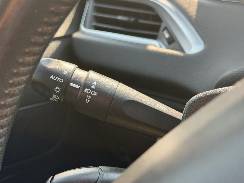 Peugeot 208 1.6 VTi 120ch Feline - Clim - Régulateur - Gps - Bluetooth - Révisée & Garantie 6 mois