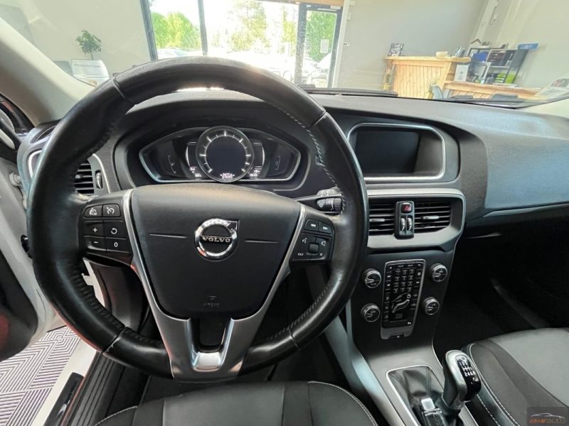 VOLVO V40 D2 120CV BUSINESS EDITION CAMERA 1ER MAIN SUIVIE COMPLET - GARANTIE 12 - 60 MOIS