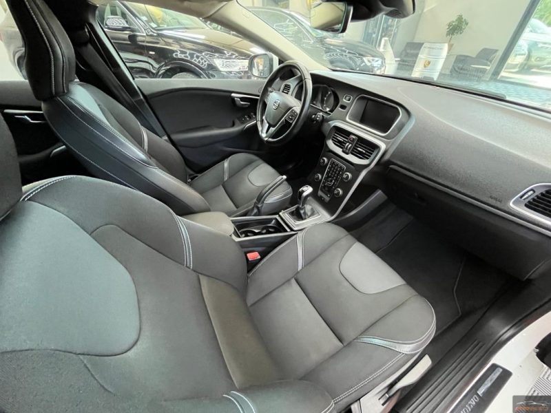 VOLVO V40 D2 120CV BUSINESS EDITION CAMERA 1ER MAIN SUIVIE COMPLET - GARANTIE 12 - 60 MOIS