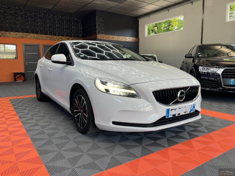 VOLVO V40 D2 120CV BUSINESS EDITION CAMERA 1ER MAIN SUIVIE COMPLET - GARANTIE 12 - 60 MOIS