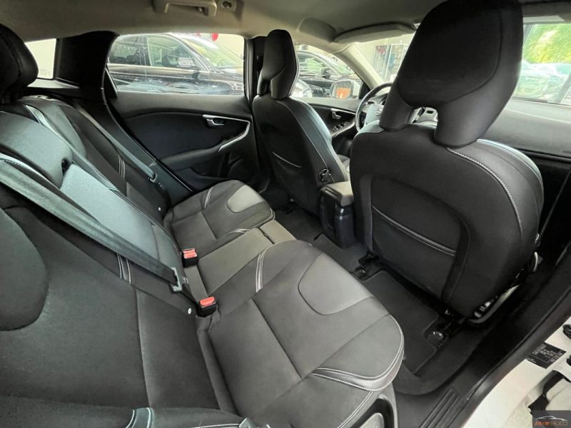 VOLVO V40 D2 120CV BUSINESS EDITION CAMERA 1ER MAIN SUIVIE COMPLET - GARANTIE 12 - 60 MOIS