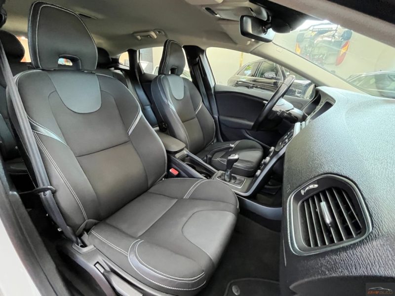 VOLVO V40 D2 120CV BUSINESS EDITION CAMERA 1ER MAIN SUIVIE COMPLET - GARANTIE 12 - 60 MOIS