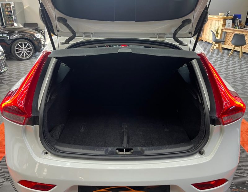 VOLVO V40 D2 120CV BUSINESS EDITION CAMERA 1ER MAIN SUIVIE COMPLET - GARANTIE 12 - 60 MOIS