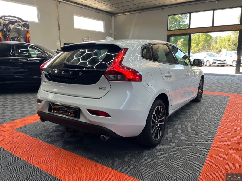 VOLVO V40 D2 120CV BUSINESS EDITION CAMERA 1ER MAIN SUIVIE COMPLET - GARANTIE 12 - 60 MOIS