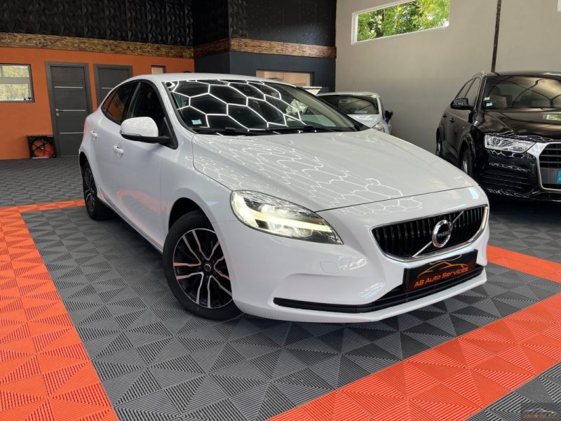 VOLVO V40 D2 120CV BUSINESS EDITION CAMERA 1ER MAIN SUIVIE COMPLET - GARANTIE 12 - 60 MOIS