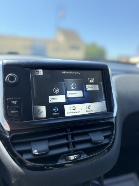 PEUGEOT 208 1.2 VTI 82 STYLE 2014