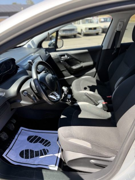 PEUGEOT 208 1.2 VTI 82 STYLE 2014
