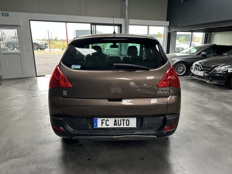 PEUGEOT 3008 HYBRID4 2.0 HDI 163cv BMP6 + ELECTRIC 37cv