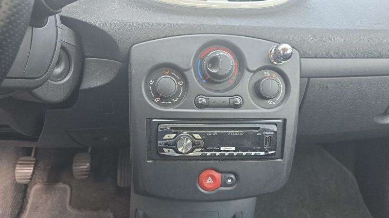 RENAULT CLIO III AUTHENTIQUE 1.2 CLIMATISATION 75 ch