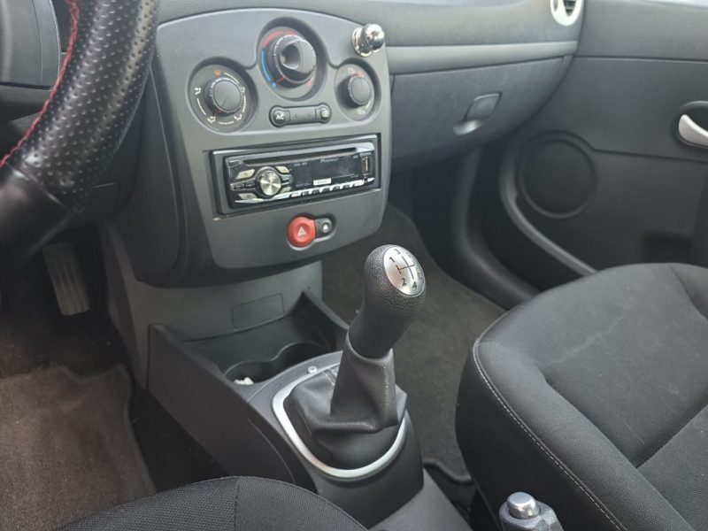 RENAULT CLIO III AUTHENTIQUE 1.2 CLIMATISATION 75 ch