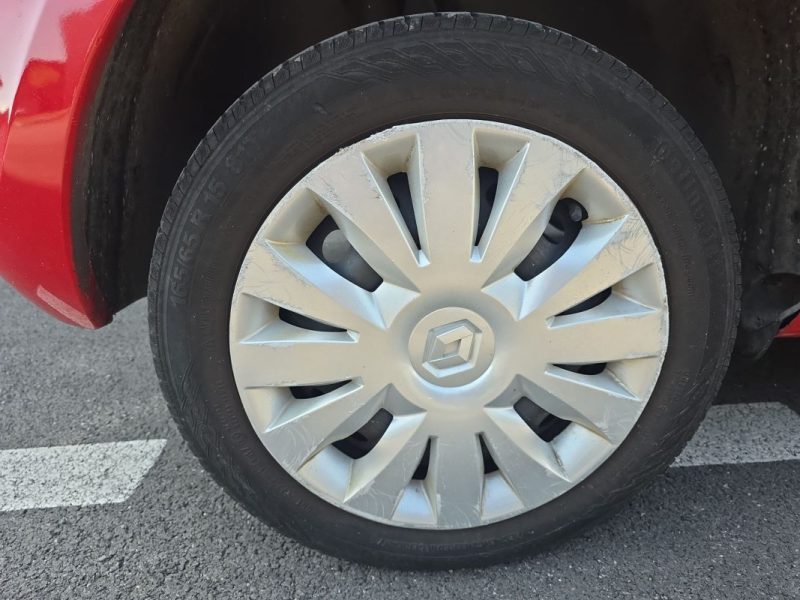 RENAULT CLIO III AUTHENTIQUE 1.2 CLIMATISATION 75 ch