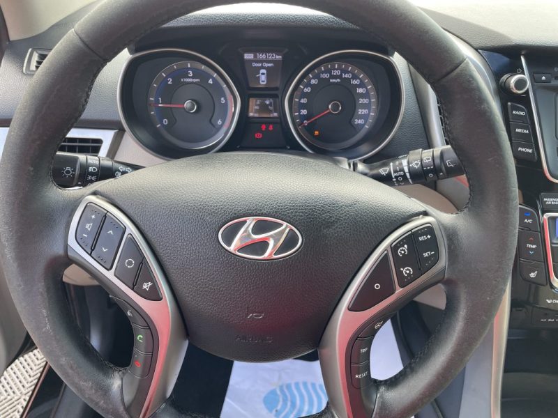 HYUNDAI I30 SW 1.6 CRDI 110 PACK INVENTIVE 2013