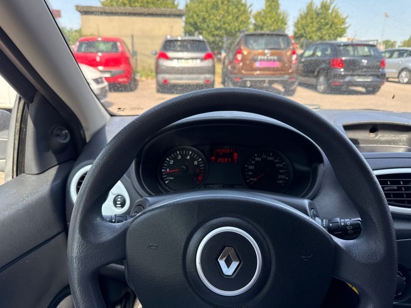 RENAULT  CLIO 3 1.2 75CV AUTHENTIQUE CLIM 