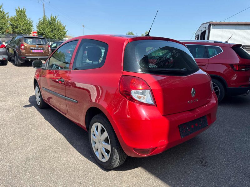 RENAULT  CLIO 3 1.2 75CV AUTHENTIQUE CLIM 