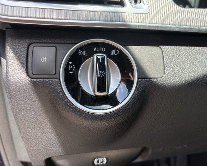 MERCEDES CLASSE E E300 HYBRID / DIESEL- Très bon état - Toit pano/ouvrant - GARANTIE 6 mois