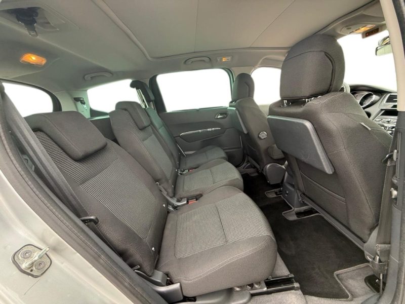 PEUGEOT 5008 1.6 HDI 112ch 7Places 2.Main 