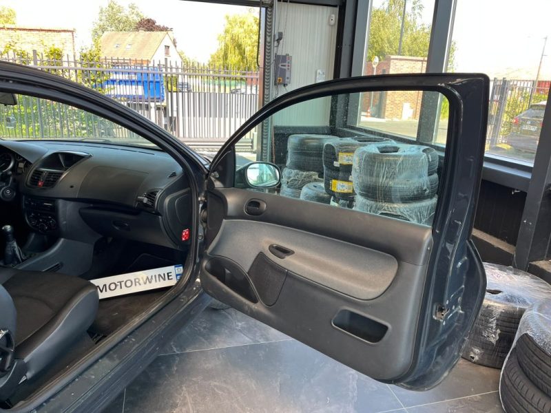 🚗 PEUGEOT 206+ ⚙️ 🔲 Vitres avant électriques