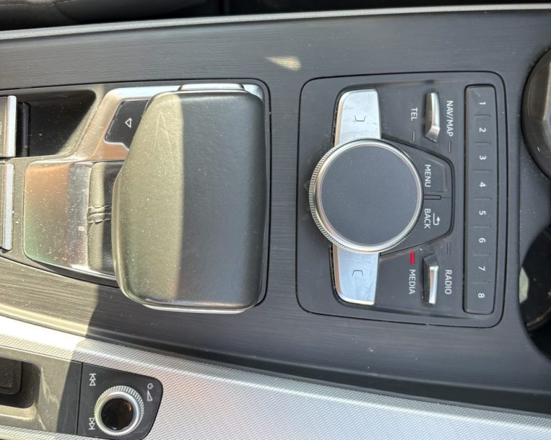 Audi A4 Avant 2.0 TFSI 252 ch S Line Quattro S Tronic 2017 — Entretien AUDI - GARANTIE 6 MOIS