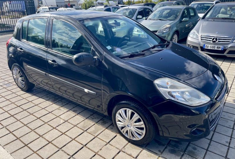 RENAULT CLIO III AUTHENTIQUE 1.2 I 75 CH 16V 2011