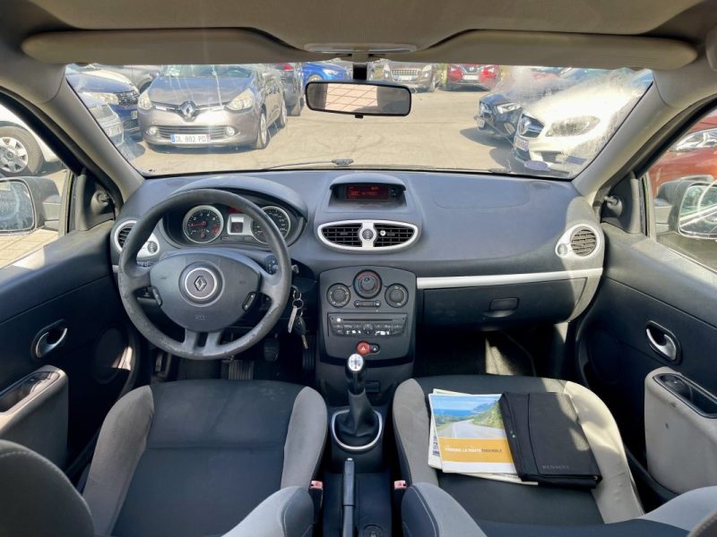RENAULT CLIO III AUTHENTIQUE 1.2 I 75 CH 16V 2011