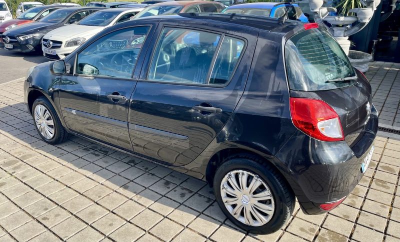 RENAULT CLIO III AUTHENTIQUE 1.2 I 75 CH 16V 2011