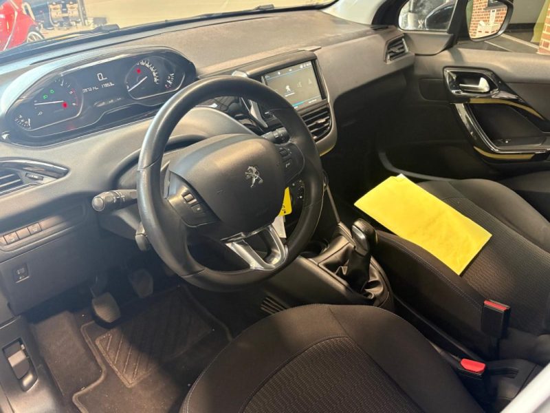 🚗 PEUGEOT 208 1.5 BLUEHDI 100ch ⚙️ 📱 Apple CarPlay 📷 Caméra de recul