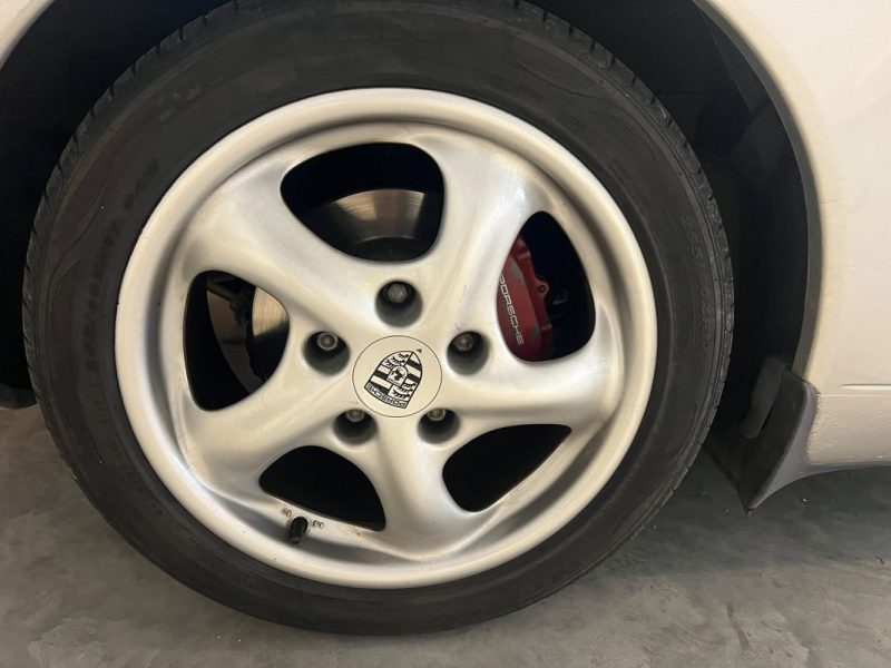 PORSCHE BOXSTER - 2.7 - 220 cv - 2000 - 197 000 Km - Sièges chauffants - Xenon 