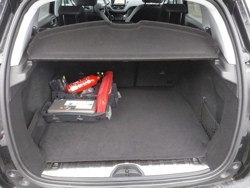 PEUGEOT 2008 1.6 HDI 120CH ALLURE 1ère main Sièges chauffants