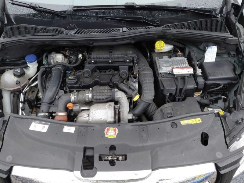 PEUGEOT 2008 1.6 HDI 120CH ALLURE 1ère main Sièges chauffants