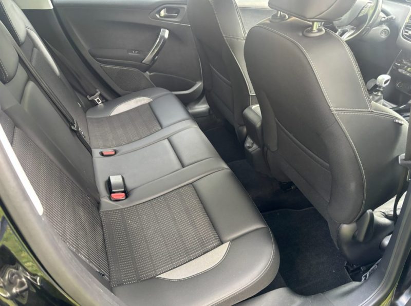 PEUGEOT 2008 1.6 HDI 120CH ALLURE 1ère main Sièges chauffants