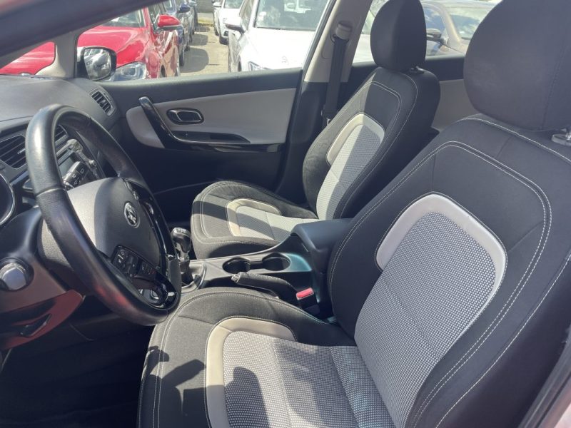 KIA CEE-D SW 1.6 CRDI FIFA WORLD CUP EDITION 2014